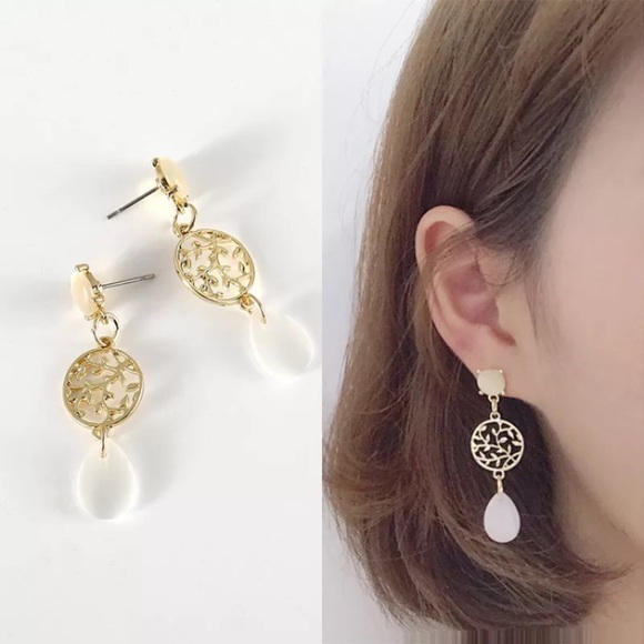 Golden white drop dangle earrings - Picture 3 of 3